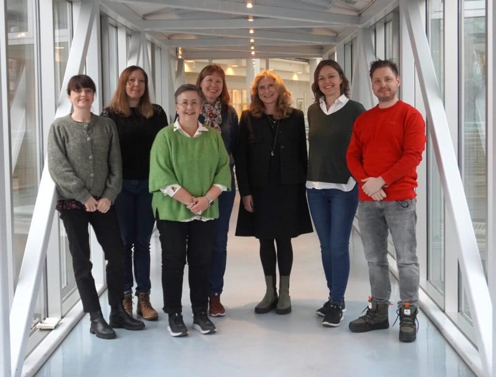 Sammen for arbeid med brukermedvirkning: Bli-involvert.no og Involvert.no er to ulike nettsteder som begge jobber med brukermedvirkning. I oktober møttes representanter for begge nettstedene. Fra venstre: Mariann S. Karlsen (RKBU Nord), Sylvia Haukanes (RVTS Vest), Beate Kryvi (KoRus Vest), Monica Martinussen (RKBU Nord), Karen Skaale Havnen (RKBU Vest), Anita Salamonsen (RKBU Nord), Frank Hansen (RKBU Nord). Foto: Vegard Sørnes, UiT.